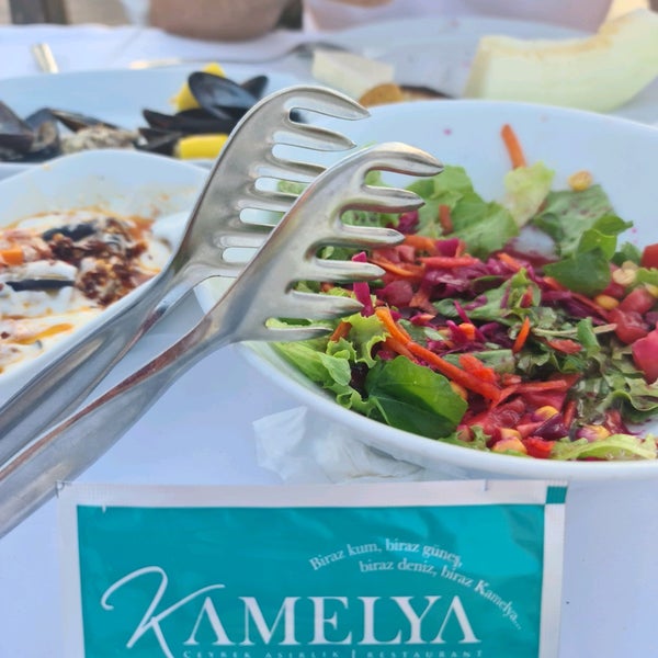 Foto tirada no(a) Kamelya Restaurant por H Tuğçe B. em 8/24/2021