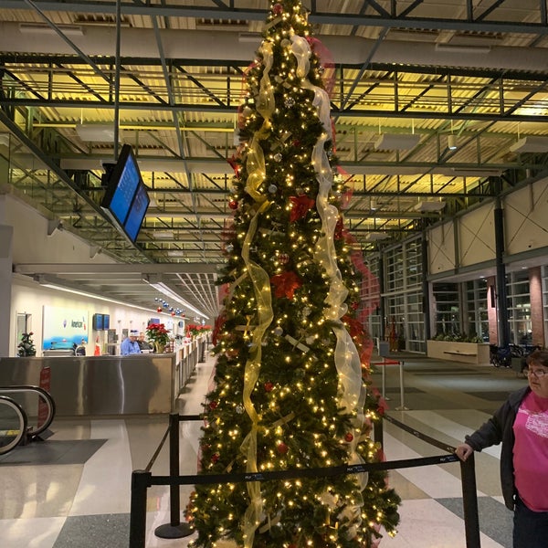 Photo taken at Northwest Arkansas Regional Airport (XNA) by Abdul on 12/25/2019