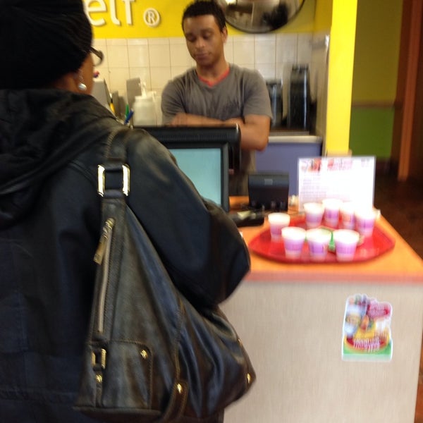 Photo taken at Smoothie King by Stephen P. on 3/29/2014