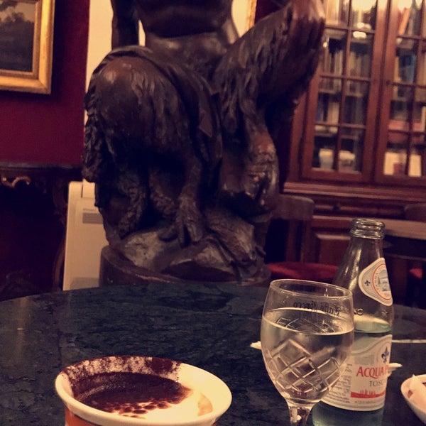 Foto diambil di Antico Caffè Greco oleh Sarah pada 1/12/2018