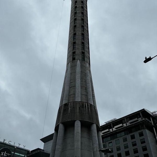 Foto diambil di Sky Tower oleh Guilaine F. pada 1/27/2024