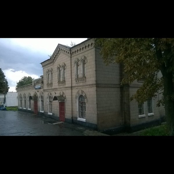 станция пальмира. жд станция пальмира. перрон вокзал воронеж. пальмира черкасская область. поезд северная пальмира воронеж санкт-петербург.