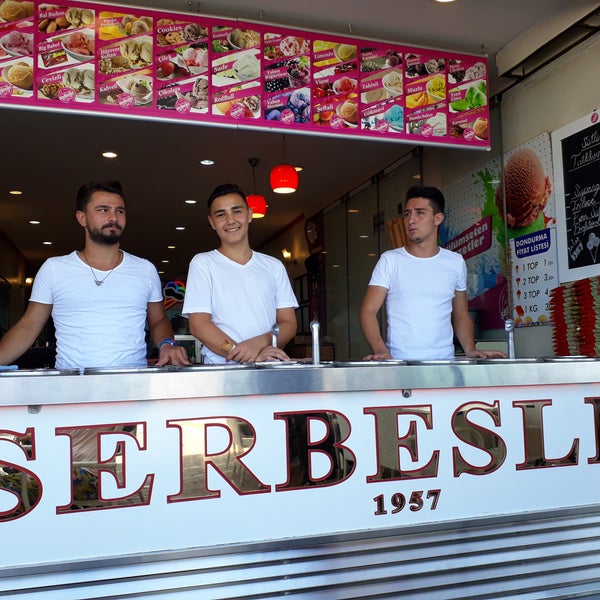 7/29/2018 tarihinde Bengu E.ziyaretçi tarafından Serbesler Dondurma &amp; Tatlı'de çekilen fotoğraf