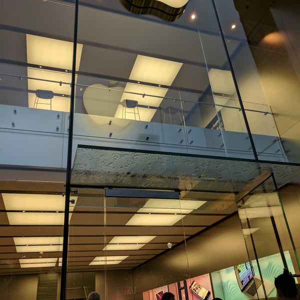 Photo taken at Apple Sainte-Catherine by Marc M. on 9/3/2017