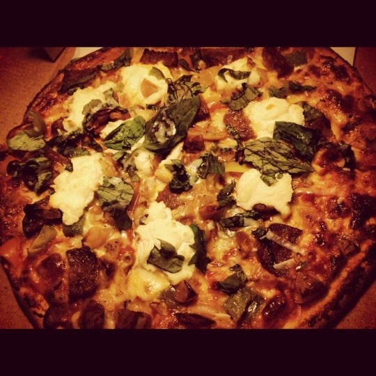 10/19/2012 tarihinde Alyssa S.ziyaretçi tarafından Bad Horse Pizza'de çekilen fotoğraf
