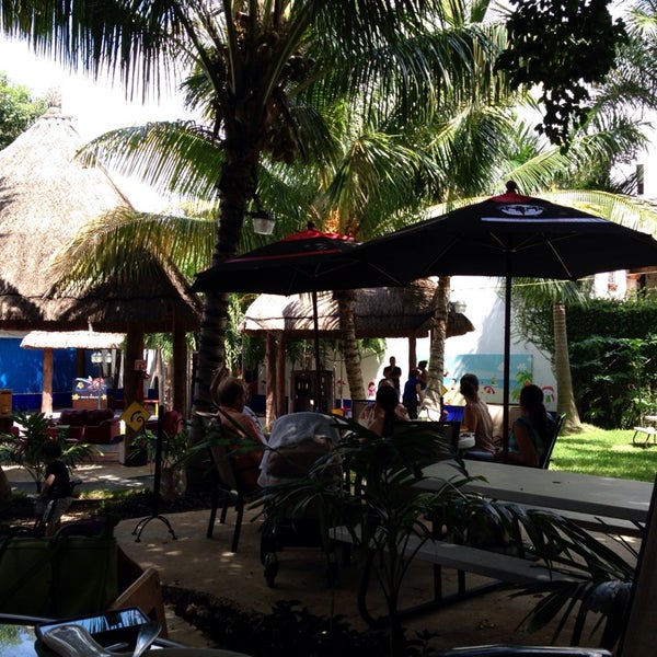รูปภาพถ่ายที่ Mestizo&#39;s | Restaurante Mexicano Cancun | Cancun Mexican Restaurant โดย Karly P. เมื่อ 4/17/2014