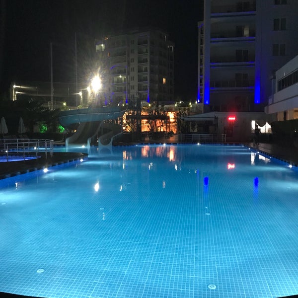 รูปภาพถ่ายที่ Modern Saraylar Hotel โดย Lütfi K. เมื่อ 9/9/2018