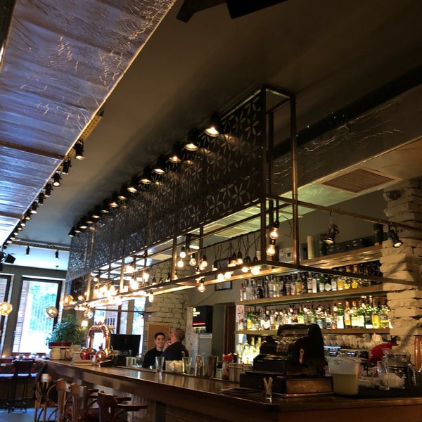 Foto tirada no(a) LIVADA - Restaurant &amp; Music Lounge por Armand G. em 9/26/2018