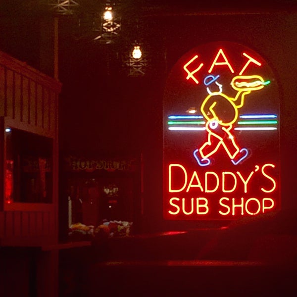 Foto diambil di Fat Daddy&#39;s Subs Pizza Wings oleh Rodelina Angela D. pada 6/13/2015