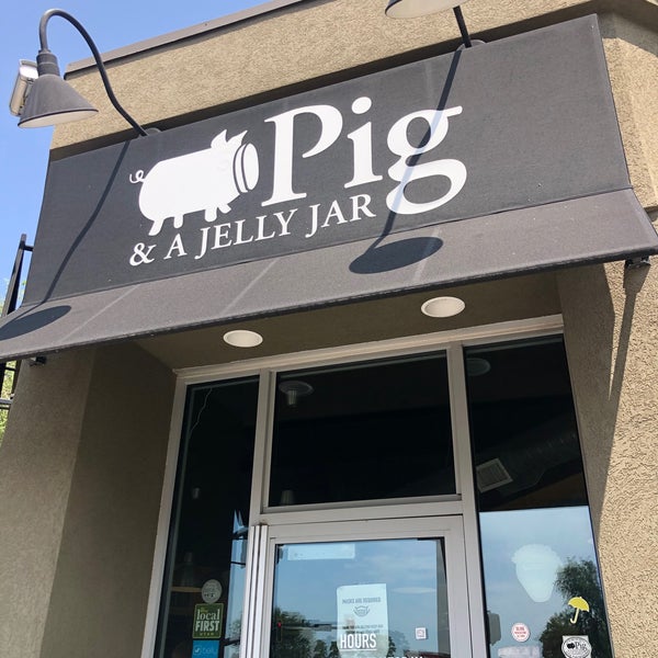 Снимок сделан в Pig &amp; A Jelly Jar Salt Lake City пользователем Tony G. 8/20/2020