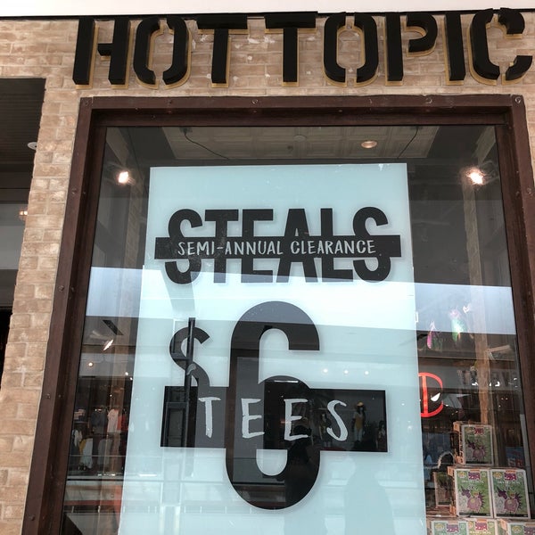 Hot Topic - 2855 Stevens Creek Blvd