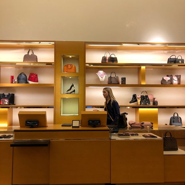 Louis Vuitton - Boutique in Roseville