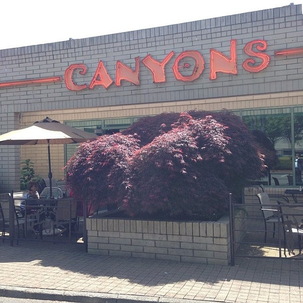 Photo taken at Canyons Restaurant &amp; Bar by Tony G. on 5/12/2014