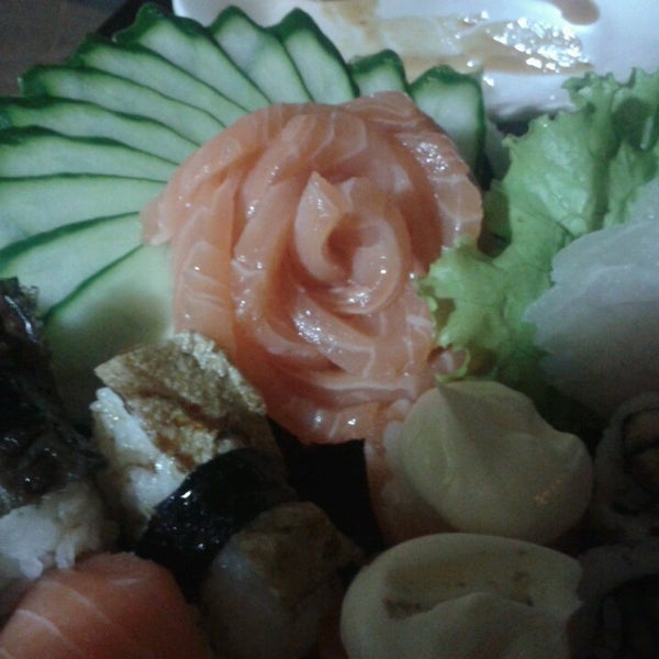 รูปภาพถ่ายที่ Hattori Sushi Bar โดย Adriana G. เมื่อ 4/17/2014