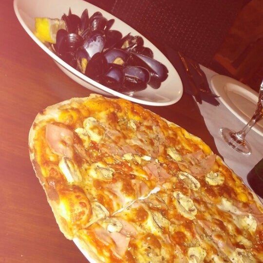3/30/2014 tarihinde Tania O.ziyaretçi tarafından Restaurante La Fontana'de çekilen fotoğraf
