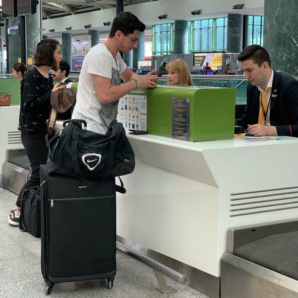 Кольцово киоски саморегистрации. Pegasus check in. Pegasus check in. Картина аэропорт. Pegasus check in.