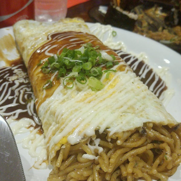Pequeño y autentico. Fuimos un grupo con menú cerrado donde lo pruebas casi todo . Especialistas en Omusoba y okonomiyaki.Bien de precio.