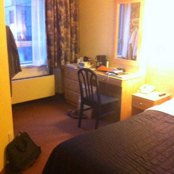 Photo taken at Travelodge Hotel by Wyndham Montreal Centre by Kazupon on 6/23/2013