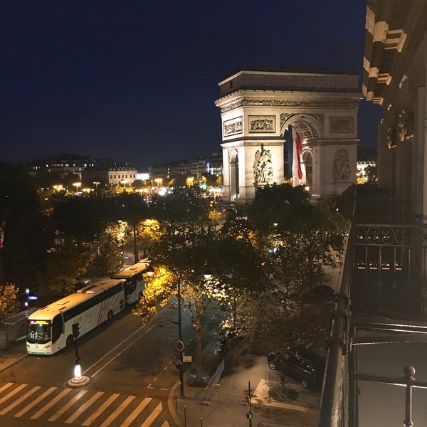 Photo taken at Hôtel Splendid Étoile by Y. S. on 9/24/2017