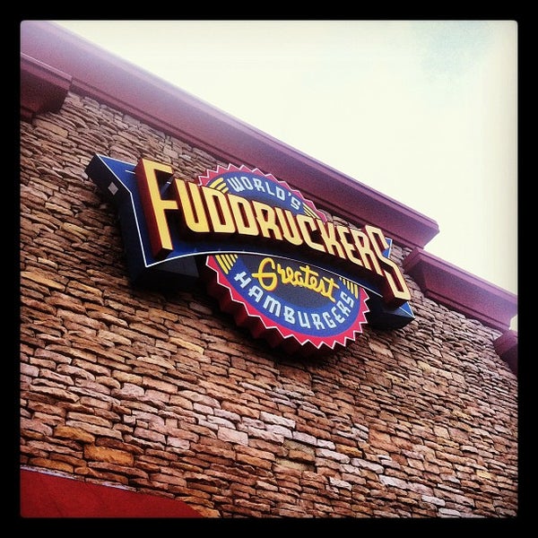 Photo taken at Fuddruckers by Ryan S. on 9/15/2012