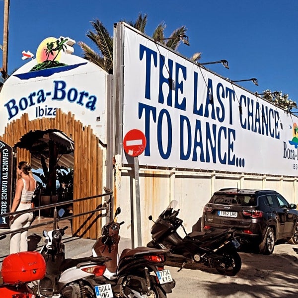 Das Foto wurde bei Bora Bora Ibiza von F… am 6/11/2022 aufgenommen
