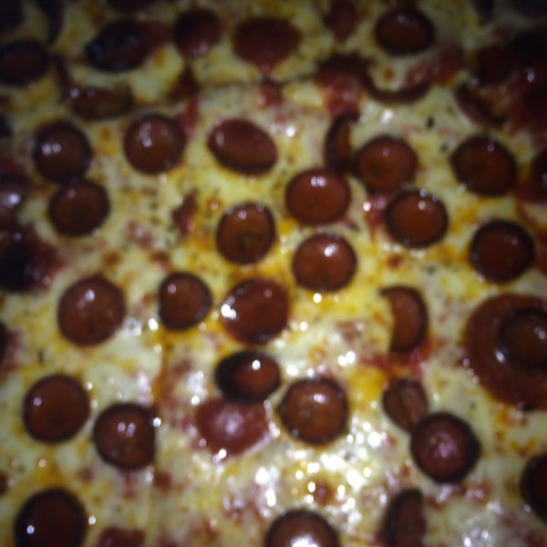 Foto tirada no(a) Leonardi&#39;s Pizzeria por Tammy S. em 12/10/2014
