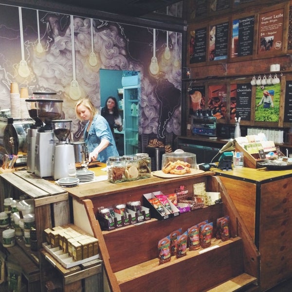 7/9/2014 tarihinde TA/RNziyaretçi tarafından 2Pocket Fairtrade Espresso Bar and Store'de çekilen fotoğraf
