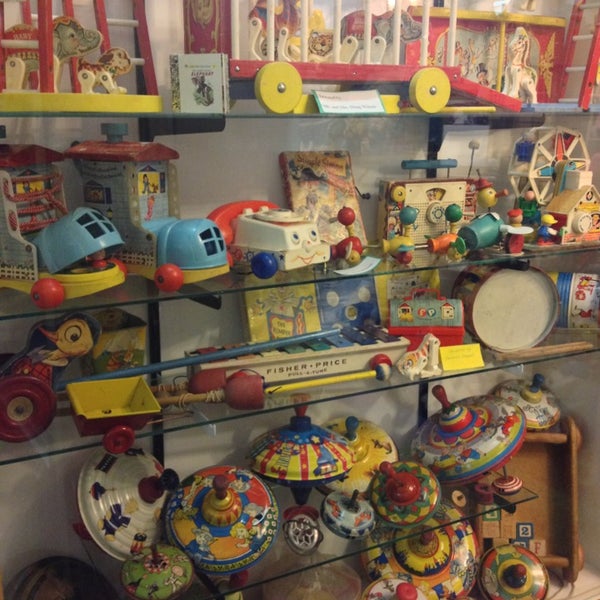 Снимок сделан в World&#39;s Largest Toy Museum пользователем Alana K. 4/4/2013