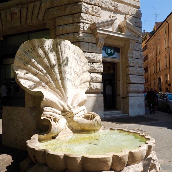 Api Roma Fontana delle Api - Fountain in Roma