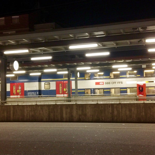 Foto tomada en Bahnhof Uster  por Pianopia P. el 1/19/2015