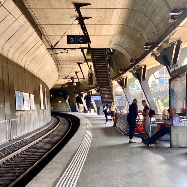 Photo taken at Bahnhof Zürich Stadelhofen by Pianopia P. on 8/28/2019