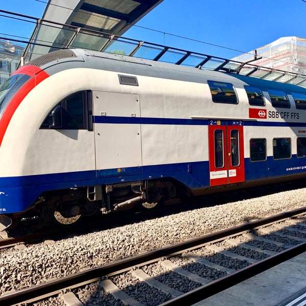 Снимок сделан в Bahnhof Zürich Stadelhofen пользователем Pianopia P. 9/3/2019