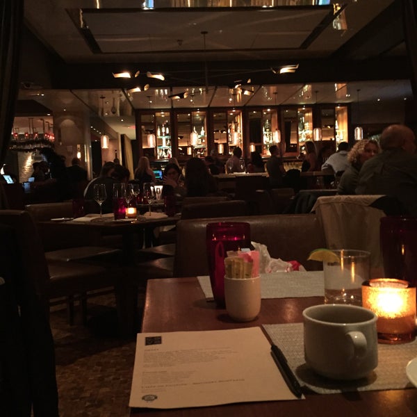 12/18/2015에 Olga E.님이 Ca Va Lounge @ Ca Va Brasserie에서 찍은 사진