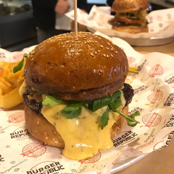 Photo prise au Burger Republic par Can E. le1/31/2019