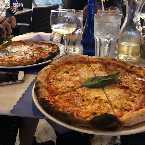 Foto diambil di Spris Pizza oleh Ms I. pada 12/13/2019
