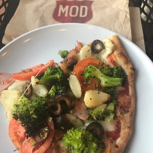 10/15/2017 tarihinde Ms I.ziyaretçi tarafından Mod Pizza'de çekilen fotoğraf