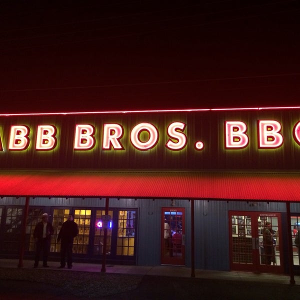 รูปภาพถ่ายที่ Babb Brothers BBQ &amp; Blues โดย Richard A D. เมื่อ 12/15/2013