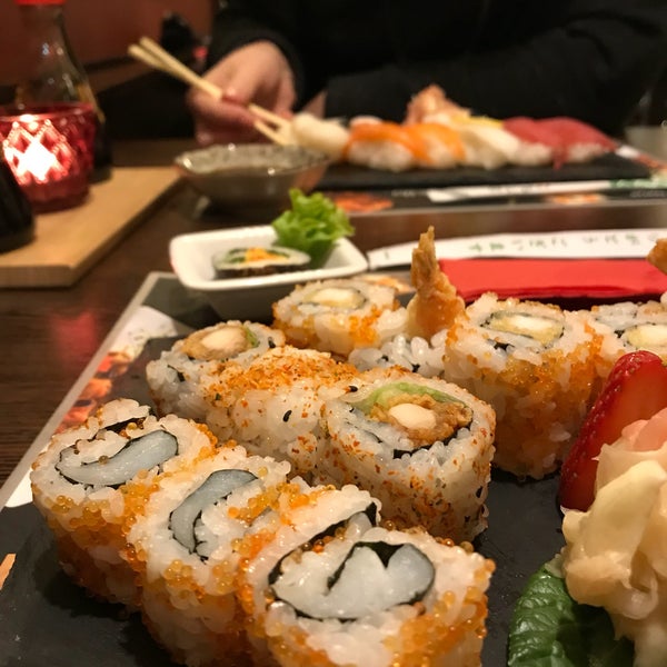 รูปภาพถ่ายที่ Bambuszliget Japán Étterem &amp; Sushi Bár โดย Nati G. เมื่อ 3/8/2018