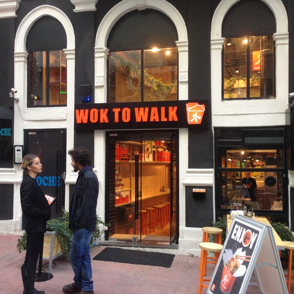 12/24/2013 tarihinde Wok to Walkziyaretçi tarafından Wok to Walk'de çekilen fotoğraf
