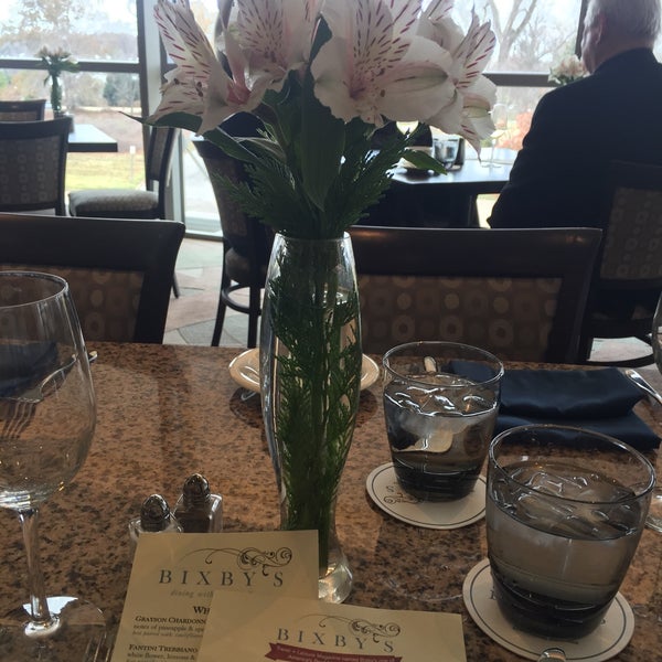 Photo taken at Bixby&#39;s Restaurant by Leslie S. on 12/6/2015
