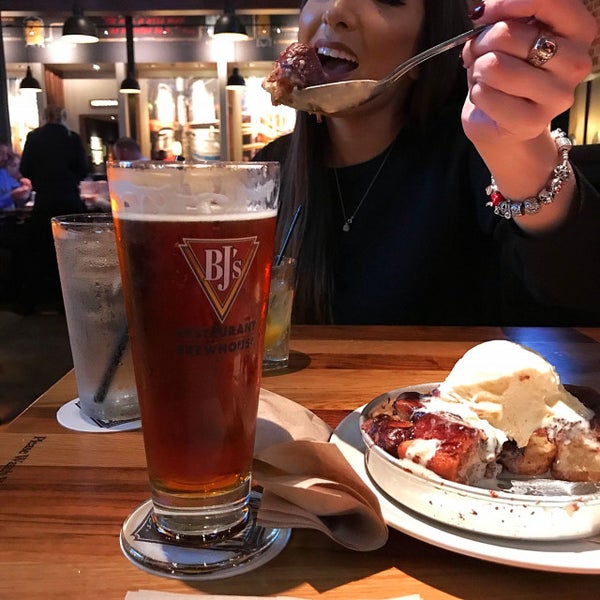 Photo taken at BJ&#39;s Restaurant &amp; Brewhouse by Dustin S. on 9/30/2017