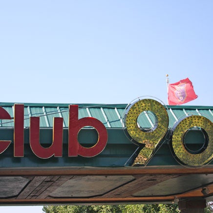 Foto tirada no(a) Club 90 por Club 90 em 12/16/2013