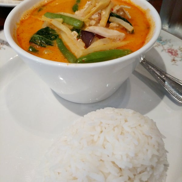 Foto scattata a Little Basil Thai Cuisine da Thibaut C. il 6/22/2017