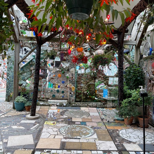 6/17/2022 tarihinde Mahsa A.ziyaretçi tarafından Philadelphia&#39;s Magic Gardens'de çekilen fotoğraf