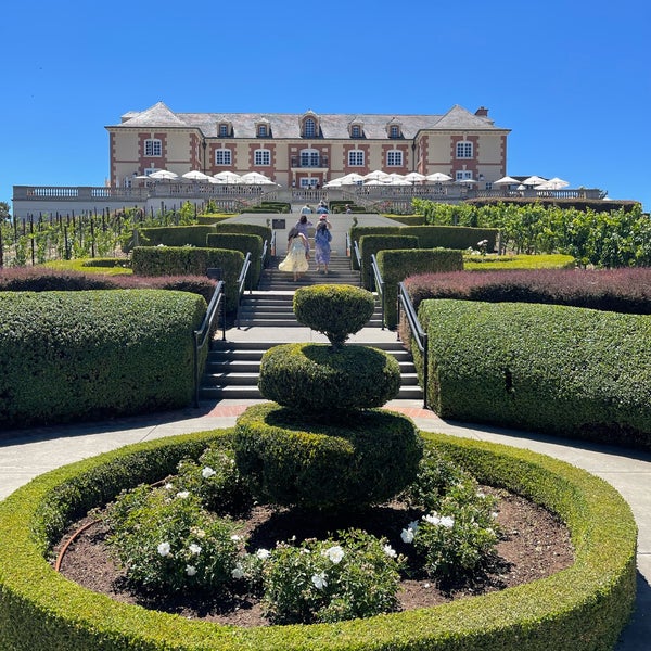 Photo taken at Domaine Carneros by Mahsa A. on 7/10/2022