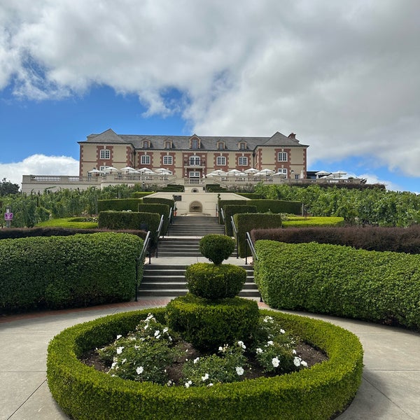 Photo taken at Domaine Carneros by Mahsa A. on 9/1/2023