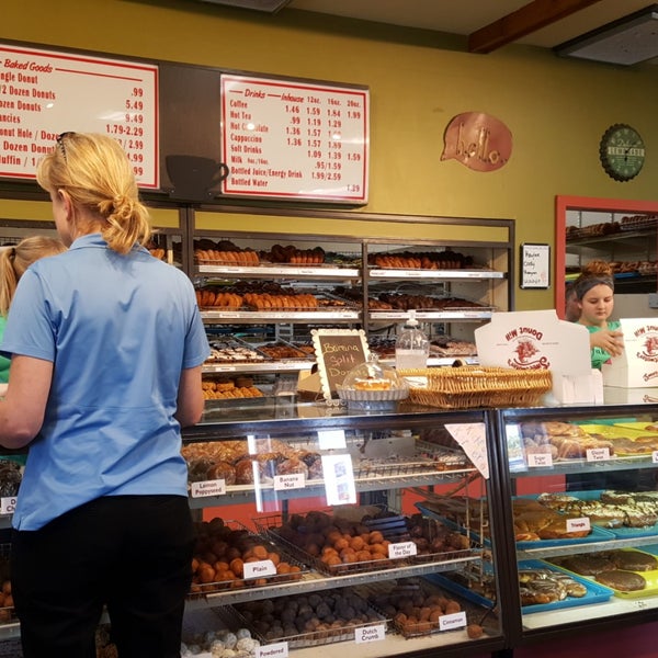 Photo taken at Sweetwater&#39;s Donut Mill by Alice K. on 6/1/2018