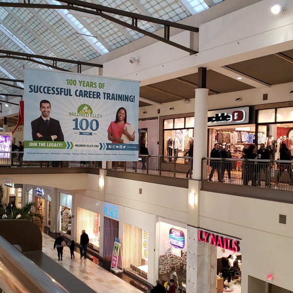Photo taken at Crossgates Mall by Alice K. on 12/26/2018