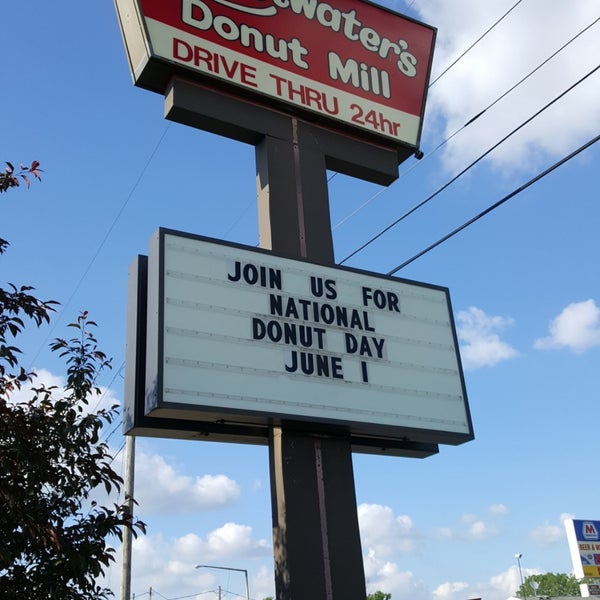 Photo taken at Sweetwater&#39;s Donut Mill by Alice K. on 6/1/2018