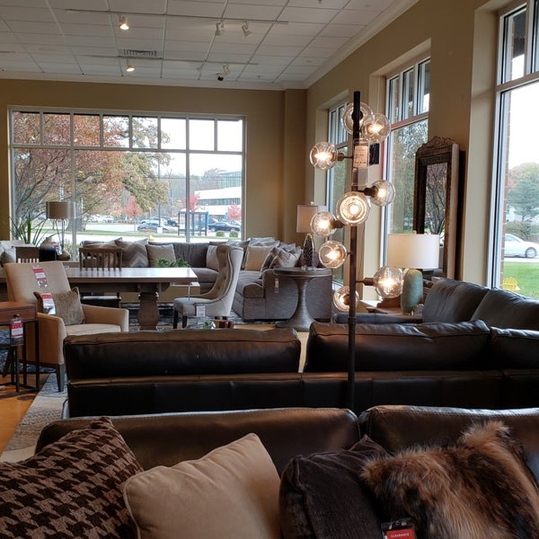 Walter E Smithe Furniture Furniture and Home Store in Vernon Hills